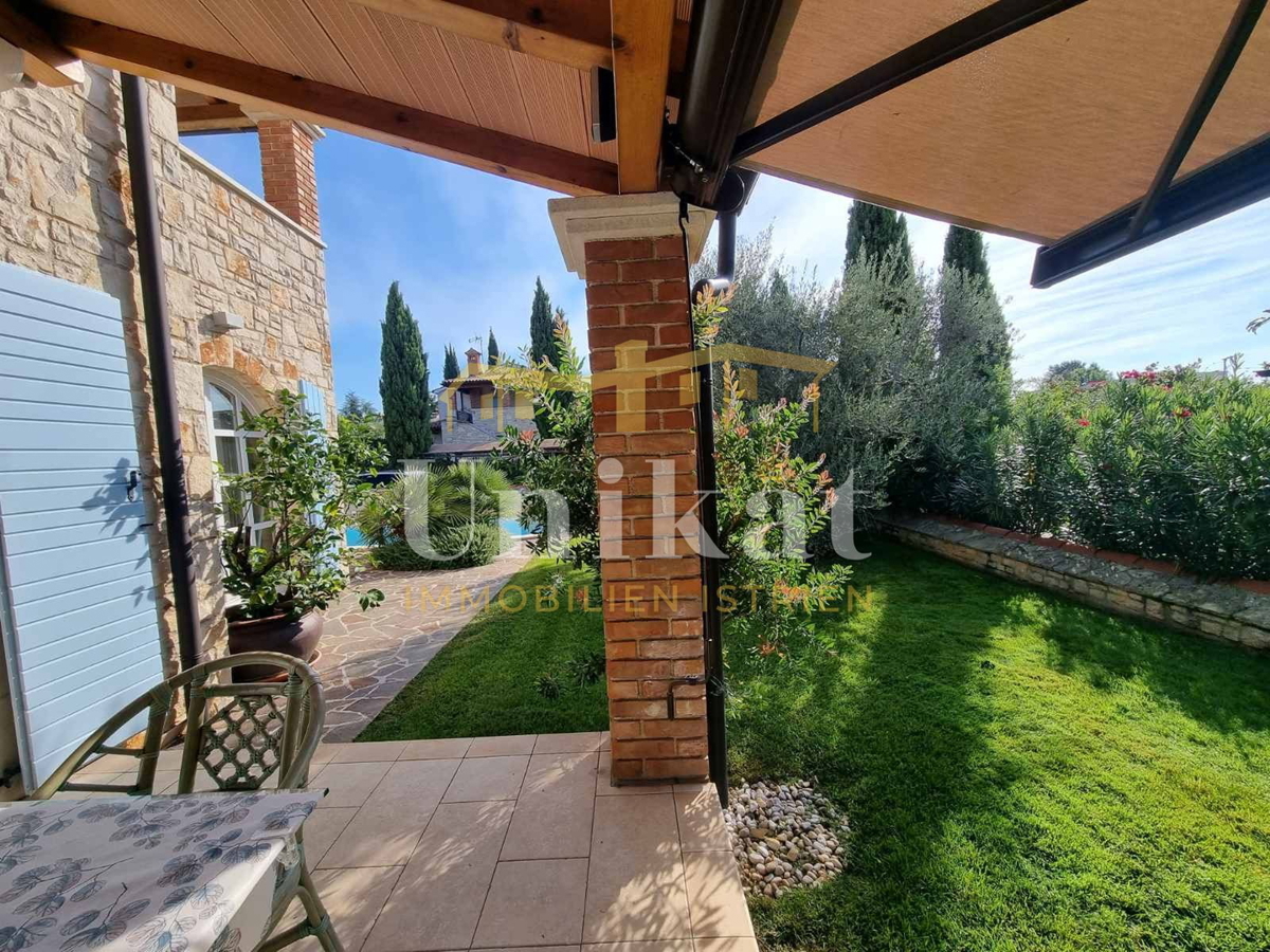 Dvojna hiša v istrskem slogu